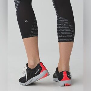 🍋 Lululemon Run Inspire Crop Luxtreme / MeshStripe Play Slate Black, sz 8